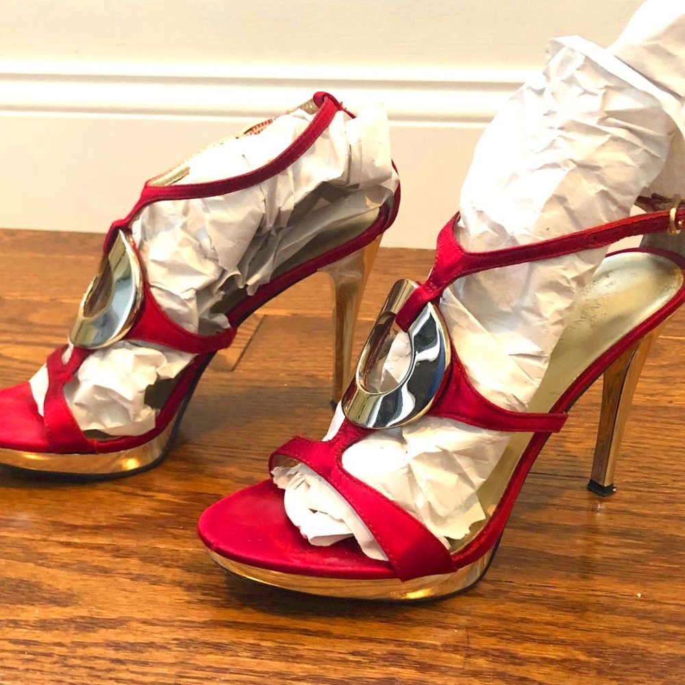 Nine West Boutique 9 red heels, silver circle